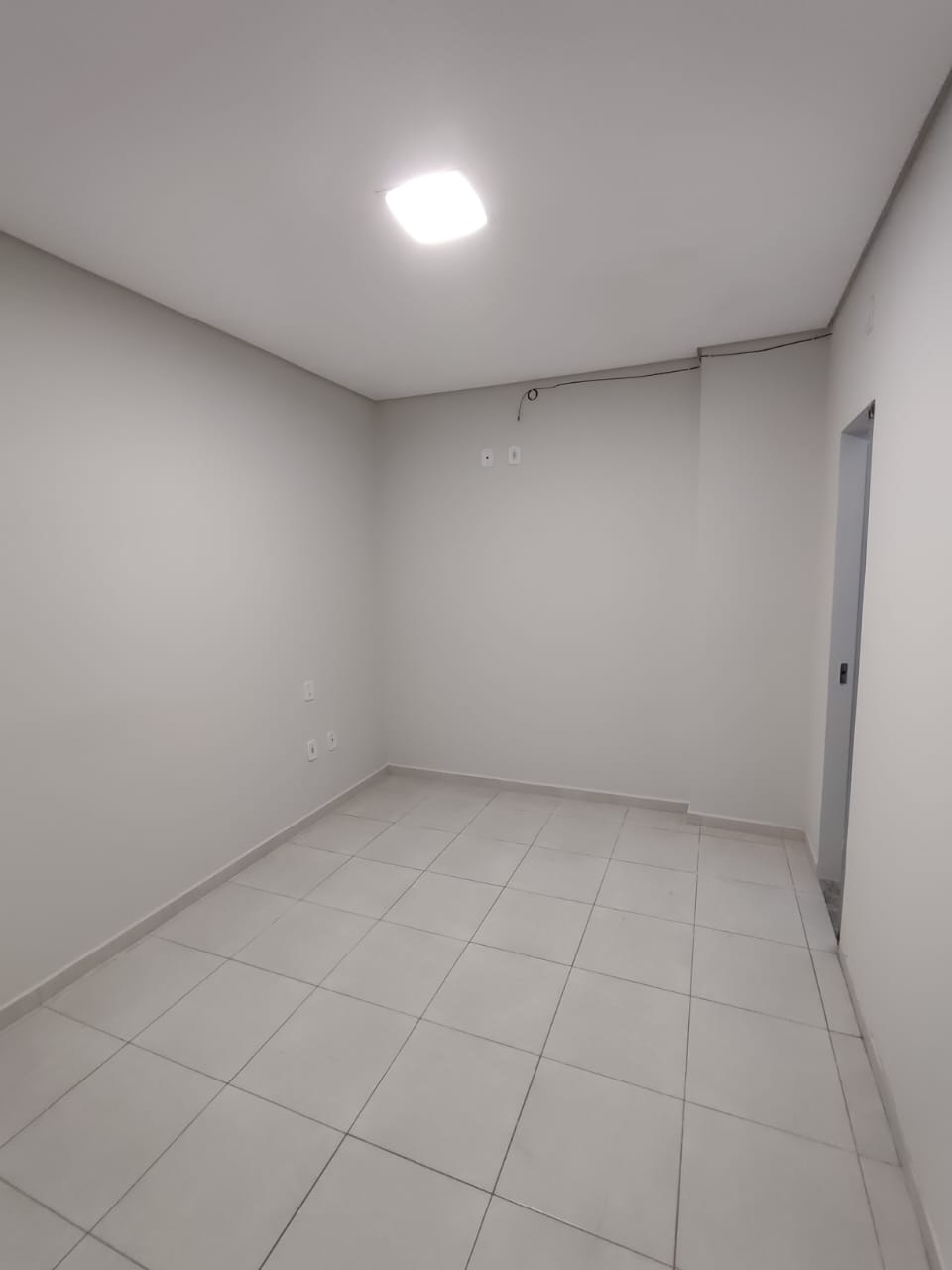 Aluga Apartamento no Centro (SEM GARAGEM)