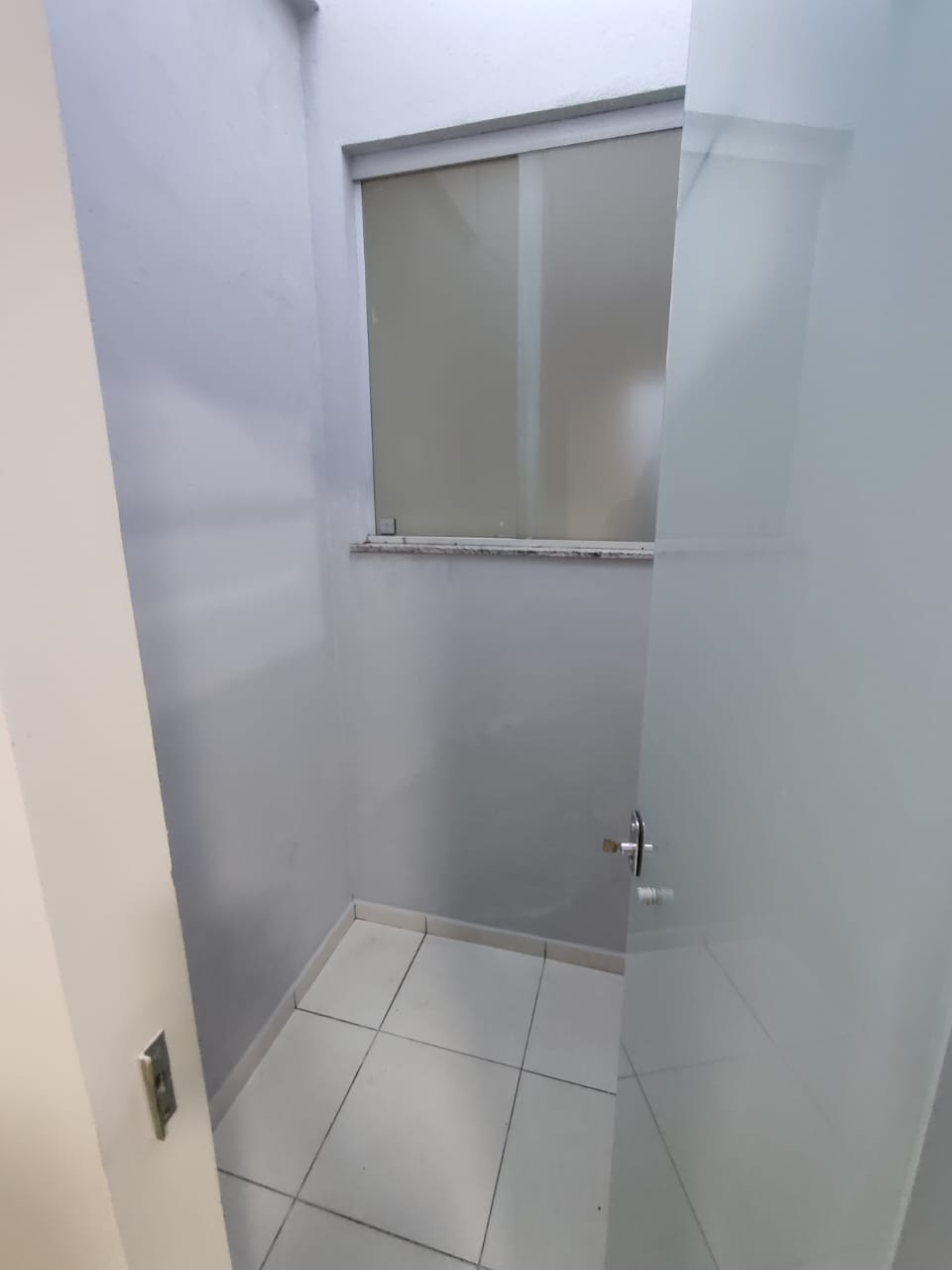 Aluga Apartamento no Centro (SEM GARAGEM)