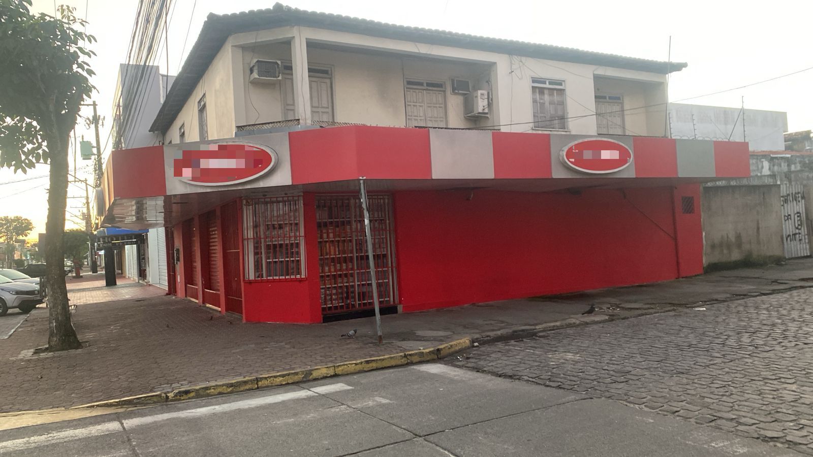 PASSA  ESTE PONTO COMERCIAL NO CENTRO DE  PORTO SEGURO