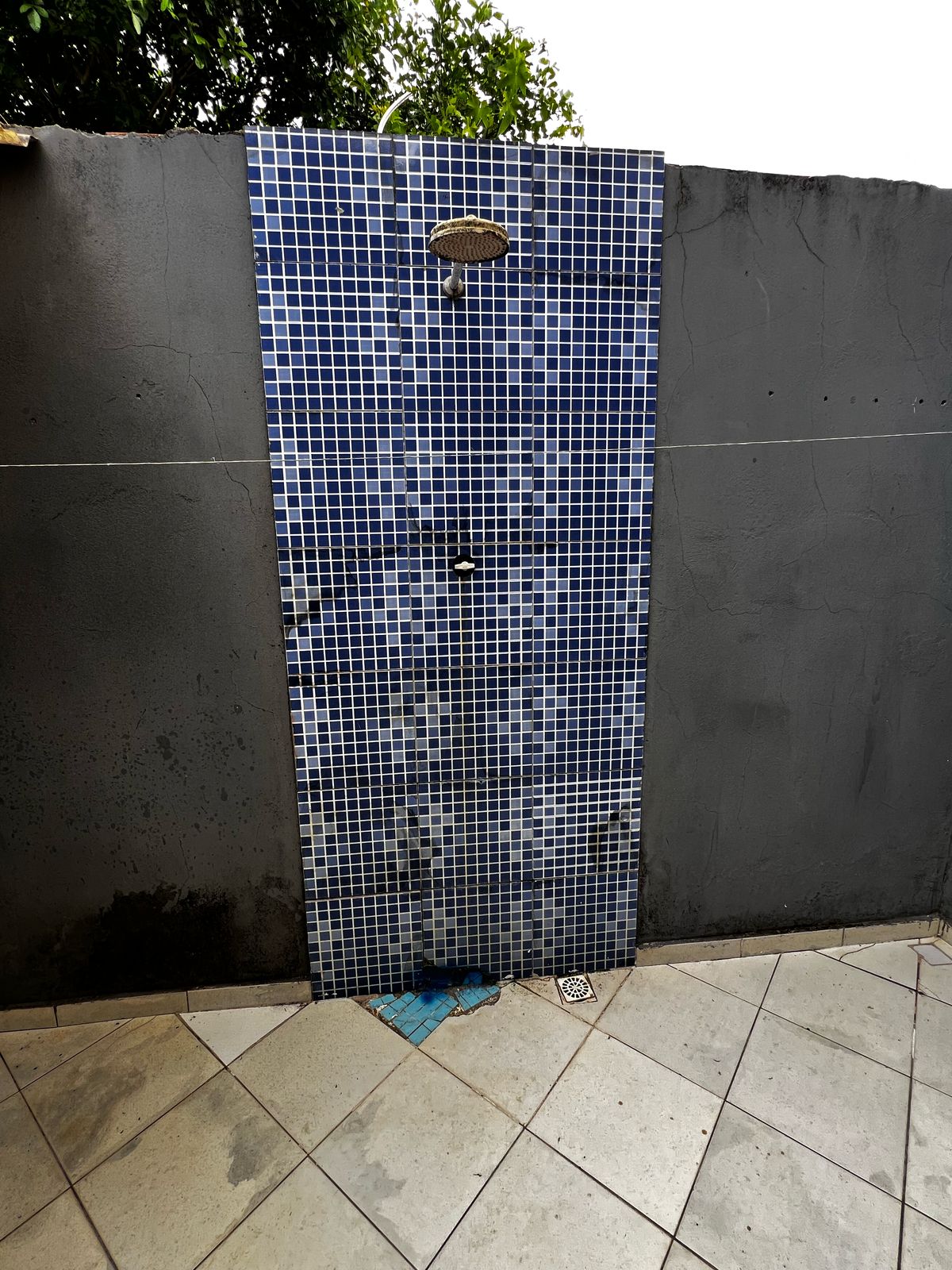 Vende bela casa no Colonial