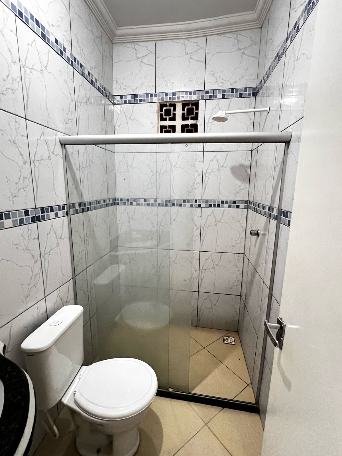 Vende bela casa no Colonial