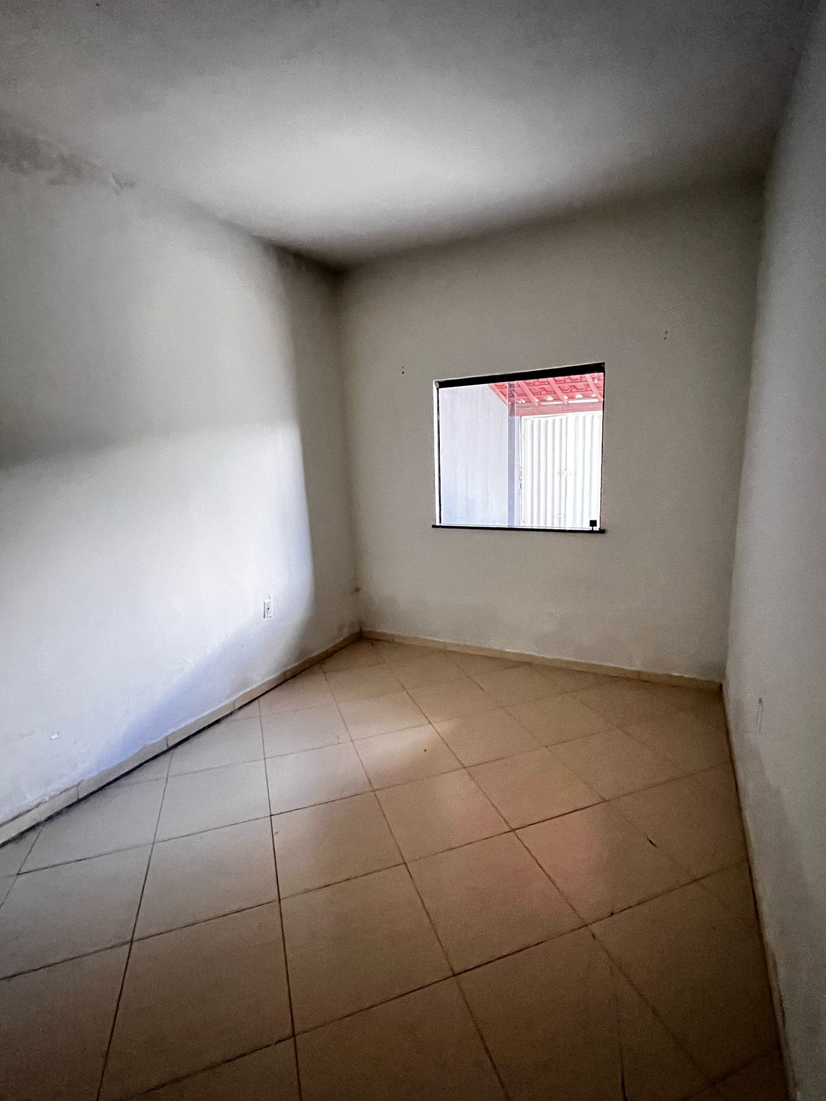 Vende bela casa no Colonial