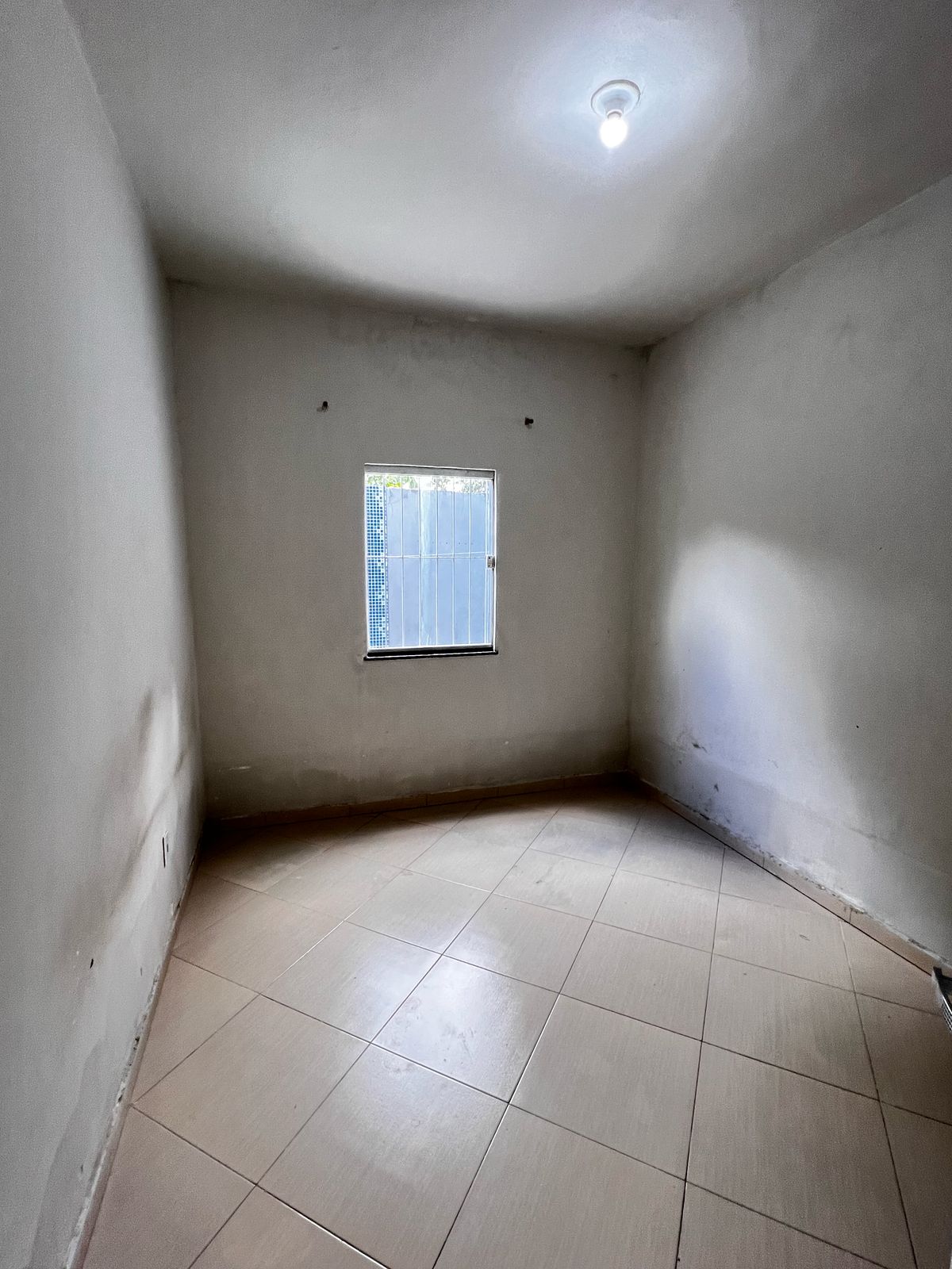 Vende bela casa no Colonial