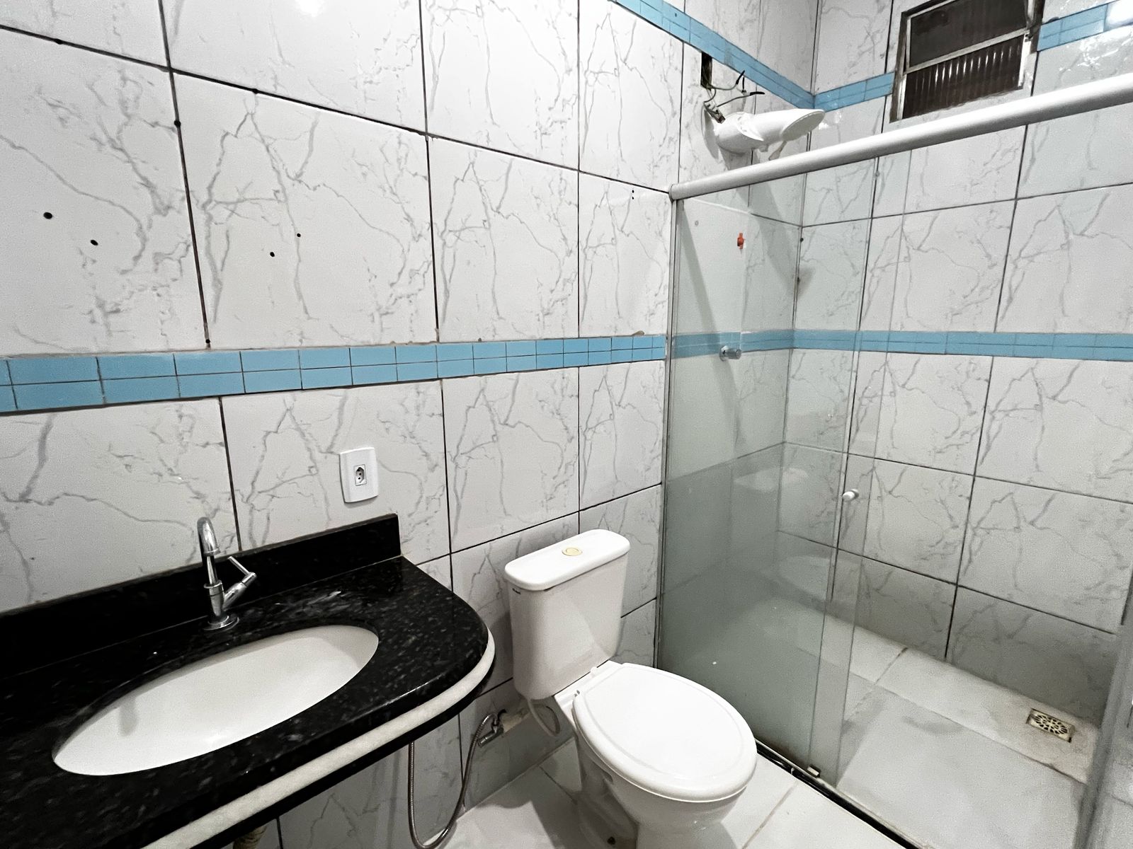 Vende bela casa no Colonial