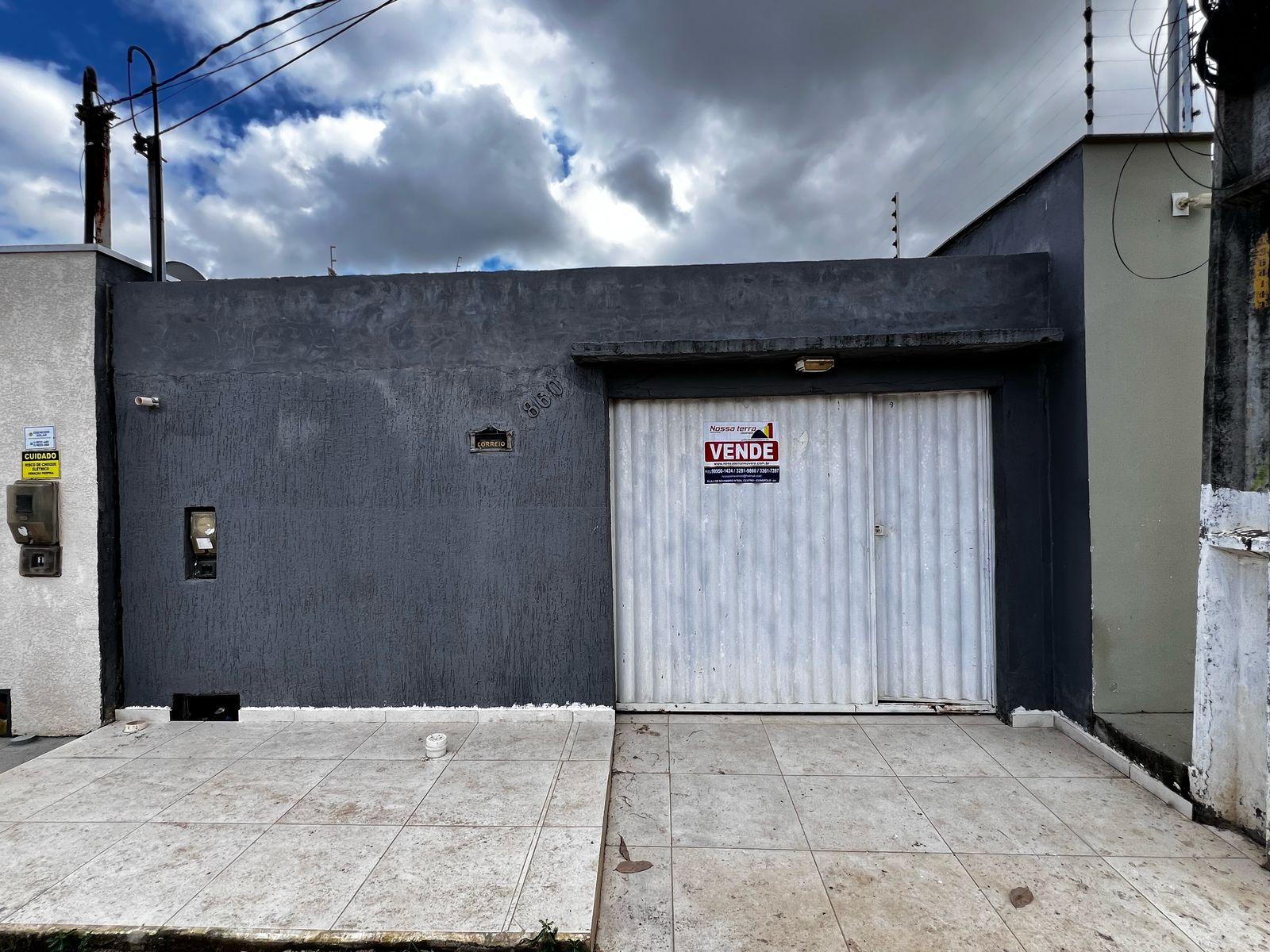 Vende bela casa no Colonial