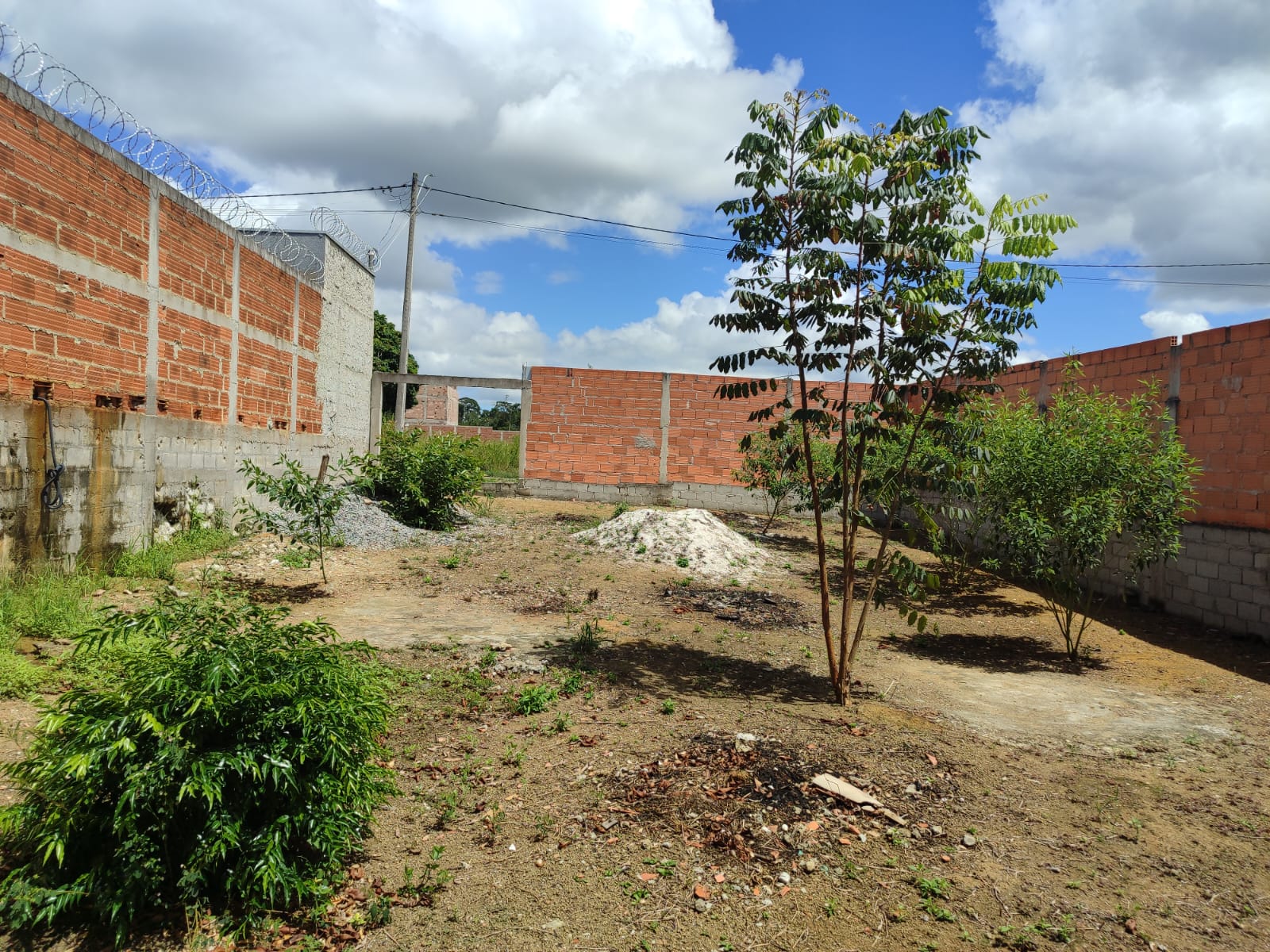 Vende Terreno Murado no Jardim América II