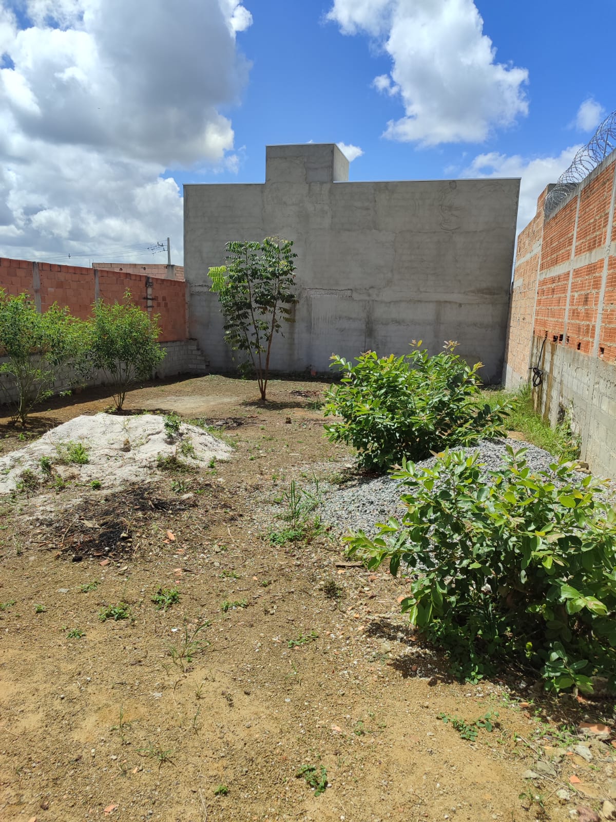 Vende Terreno Murado no Jardim América II