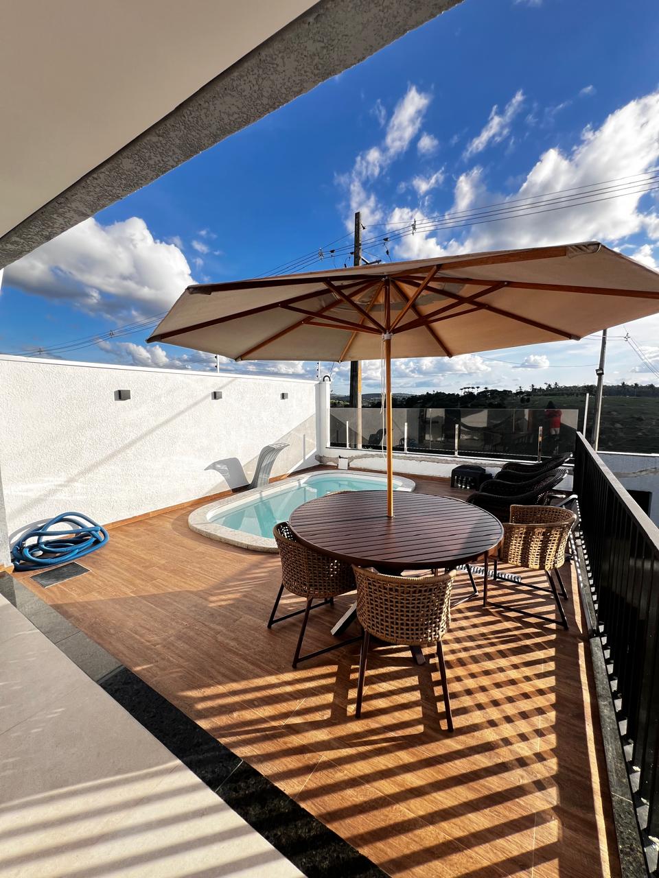 Vende Casa com Lindo Acabamento no bairro Jardim América l