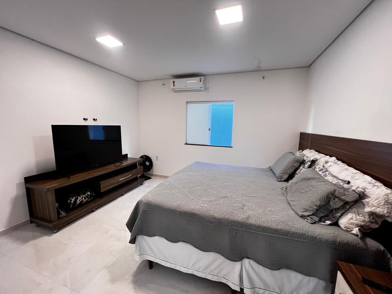 Vende Casa com Lindo Acabamento no bairro Jardim América l