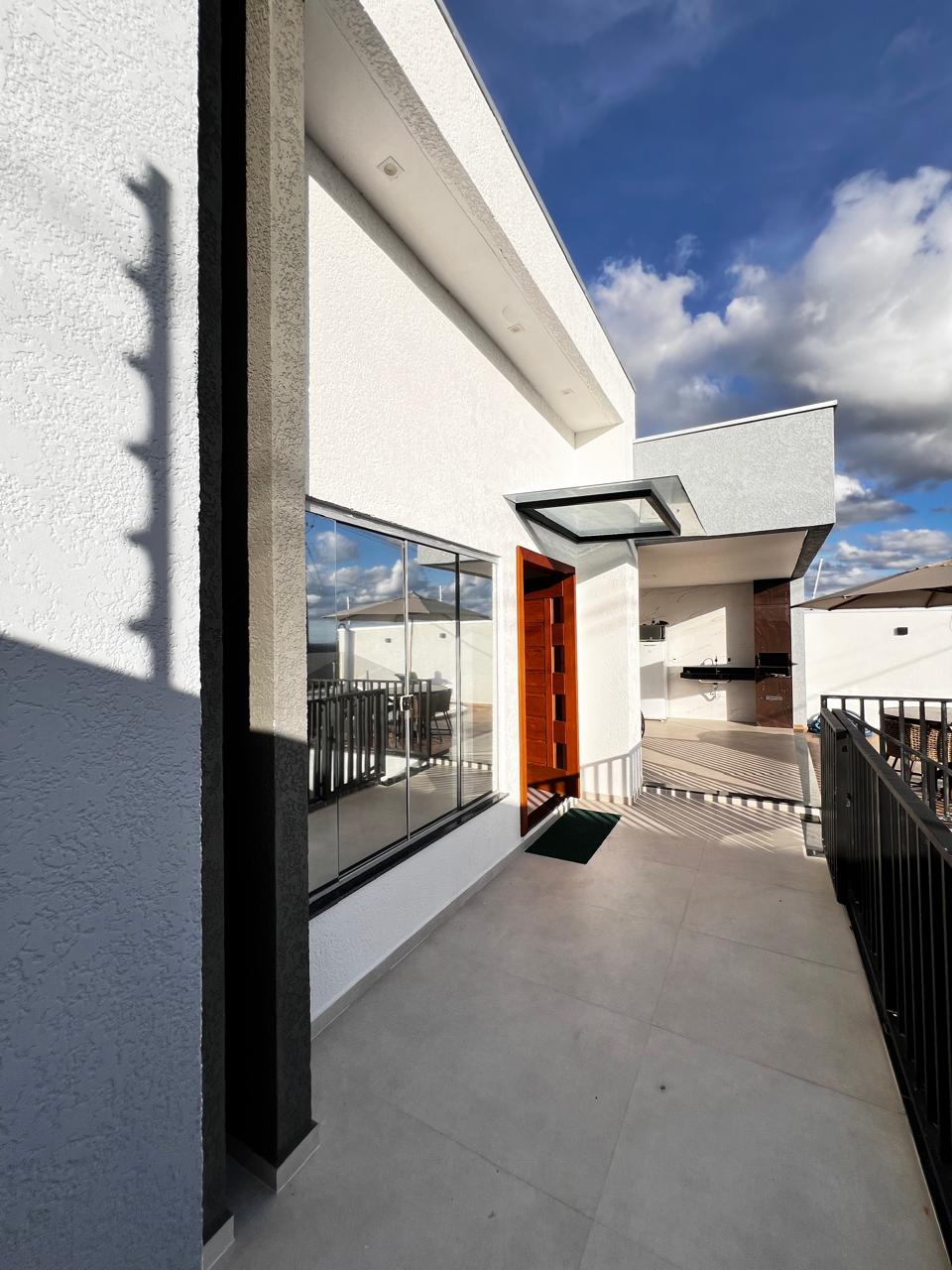 Vende Casa com Lindo Acabamento no bairro Jardim América l
