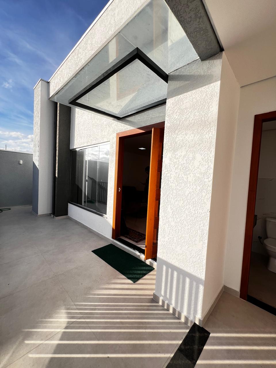 Vende Casa com Lindo Acabamento no bairro Jardim América l