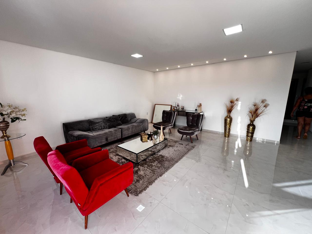 Vende Casa com Lindo Acabamento no bairro Jardim América l