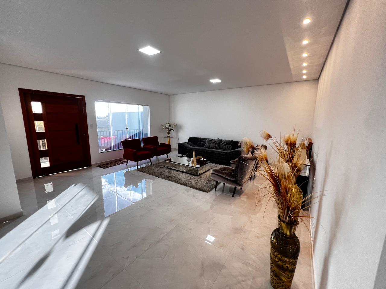 Vende Casa com Lindo Acabamento no bairro Jardim América l