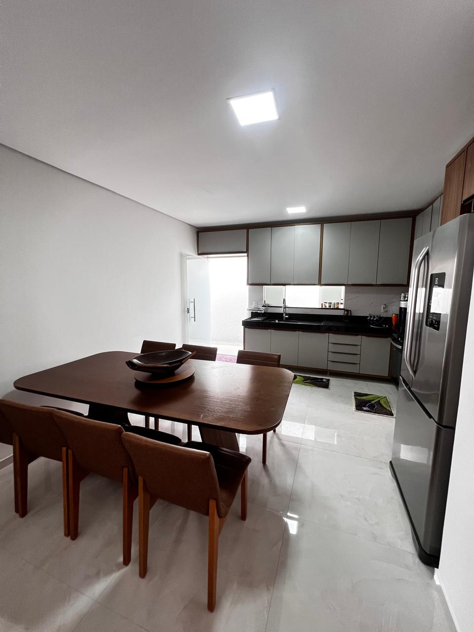 Vende Casa com Lindo Acabamento no bairro Jardim América l