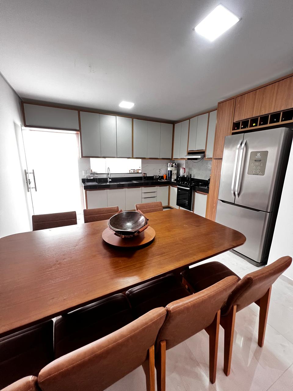 Vende Casa com Lindo Acabamento no bairro Jardim América l
