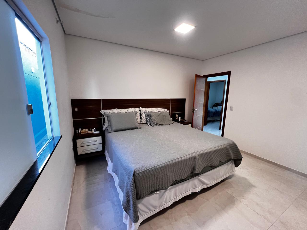 Vende Casa com Lindo Acabamento no bairro Jardim América l
