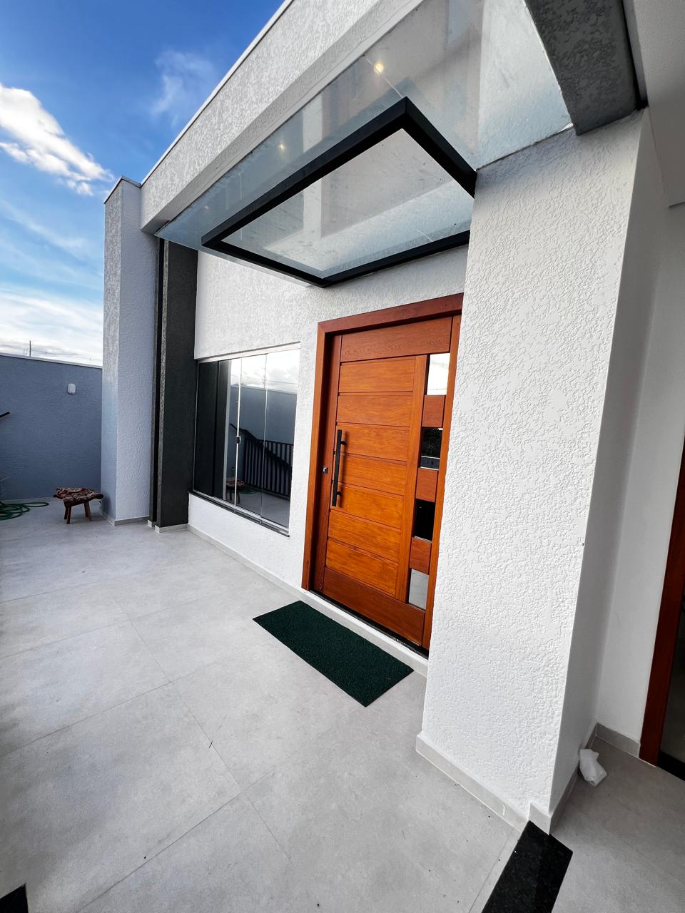 Vende Casa com Lindo Acabamento no bairro Jardim América l