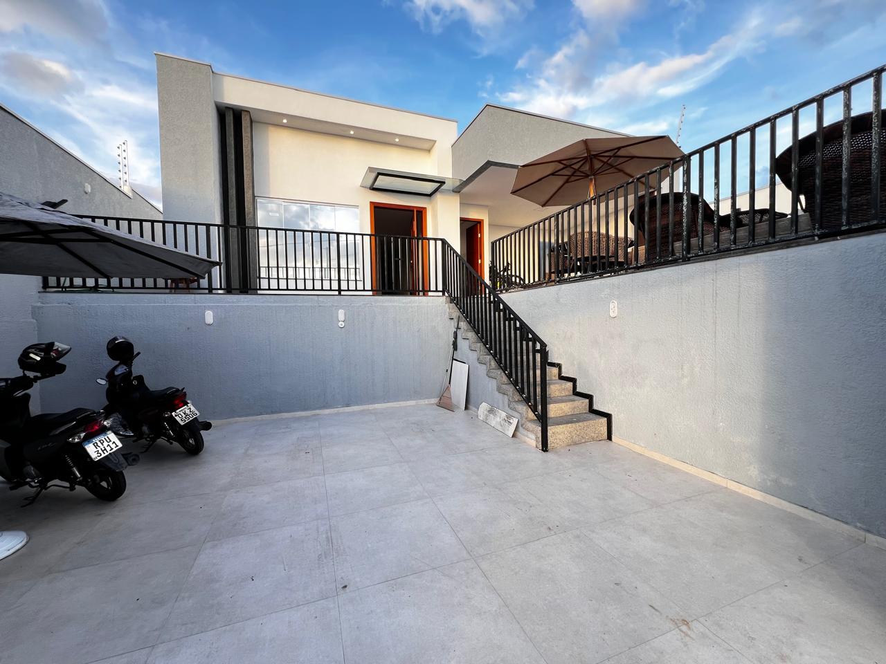 Vende Casa com Lindo Acabamento no bairro Jardim América l