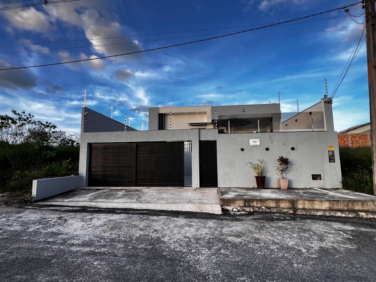 Vende Casa com Lindo Acabamento no bairro Jardim América l