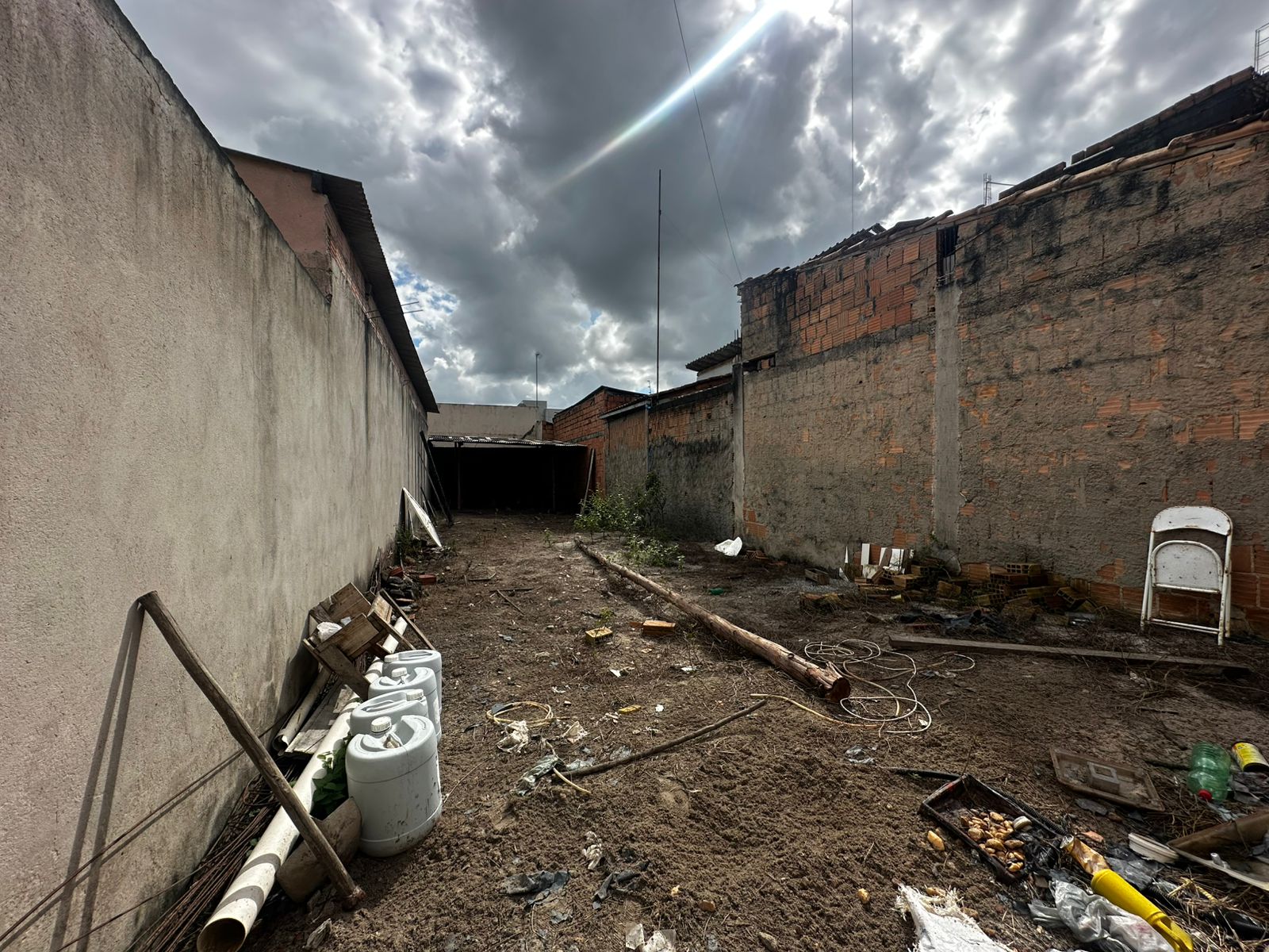 Vende Kitnet com Terreno  Bairro Colonial 