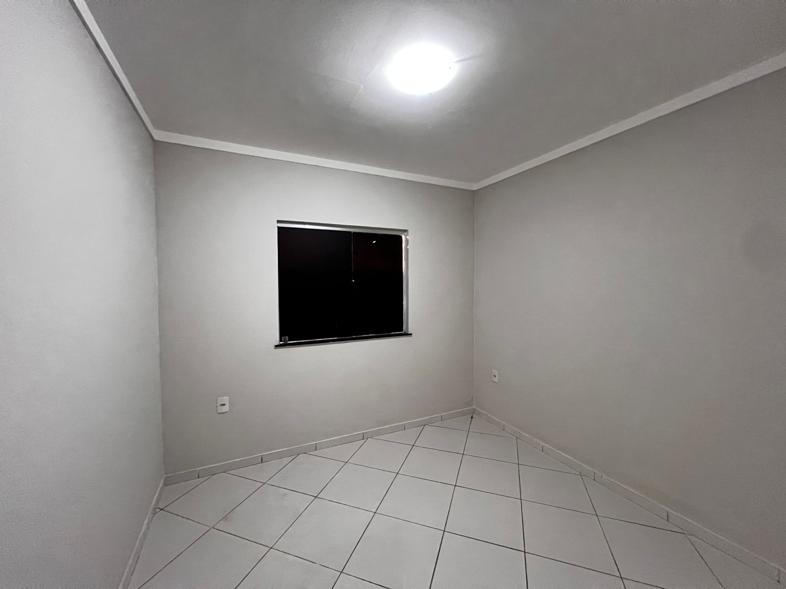 Bela casa no bairro Dinah Borges