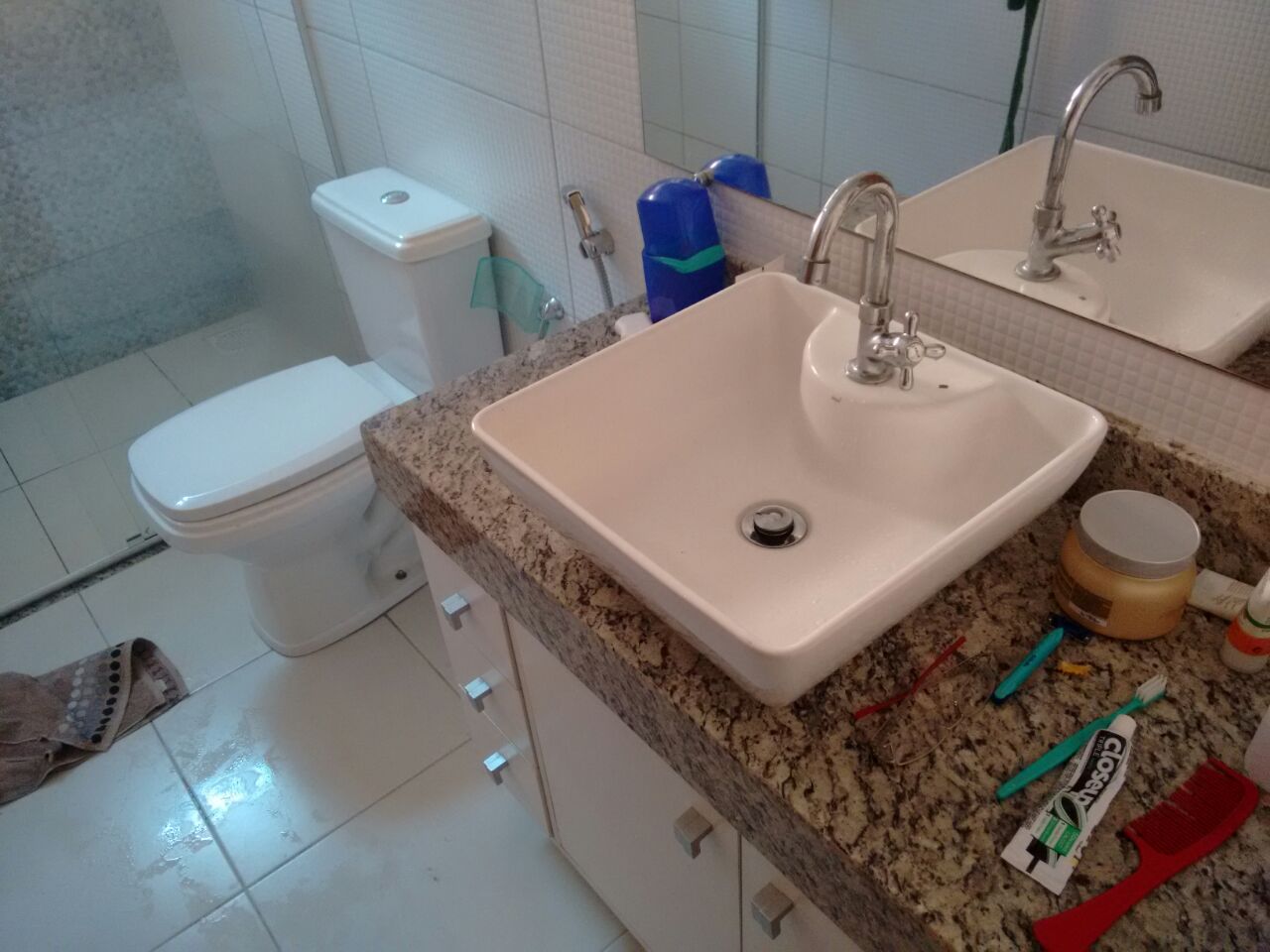 Vende ótima casa no bairro Dinah Borges