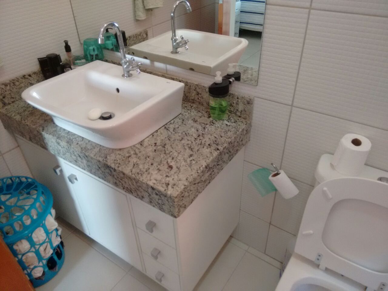 Vende ótima casa no bairro Dinah Borges