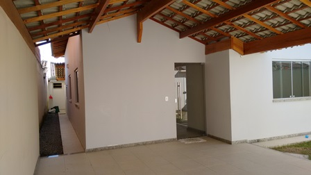 Vende ótima casa no bairro Dinah Borges