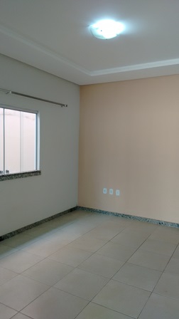 Vende ótima casa no bairro Dinah Borges