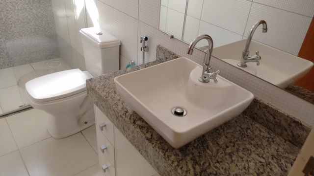 Vende ótima casa no bairro Dinah Borges