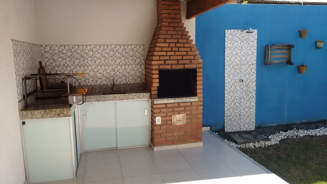 Vende ótima casa no bairro Dinah Borges