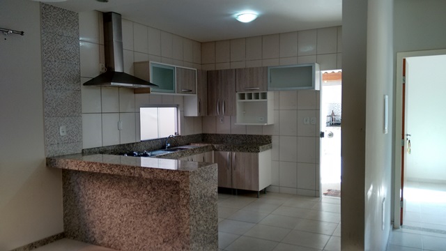 Vende ótima casa no bairro Dinah Borges