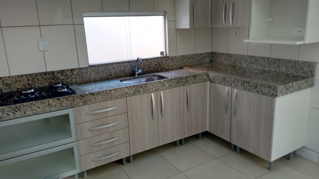 Vende ótima casa no bairro Dinah Borges