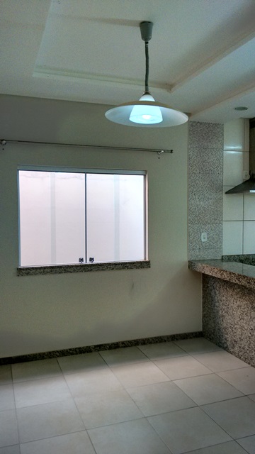Vende ótima casa no bairro Dinah Borges