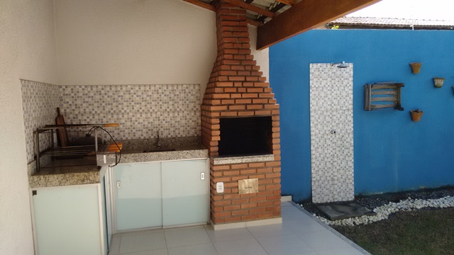 Vende ótima casa no bairro Dinah Borges