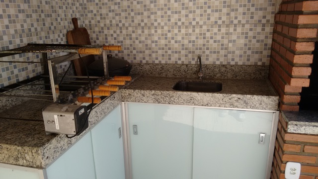 Vende ótima casa no bairro Dinah Borges