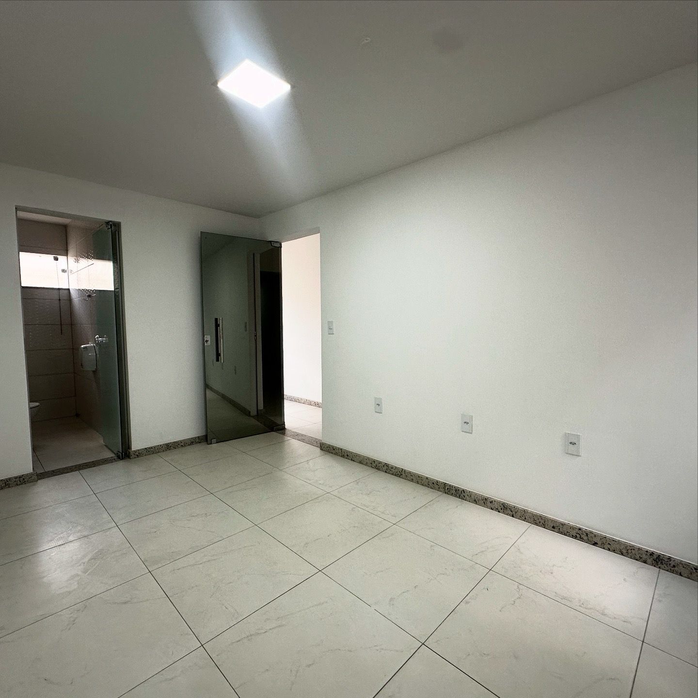 Aluga Apartamento Semimobiliado  Antares ( Próximo ao ginásio de esportes ) 