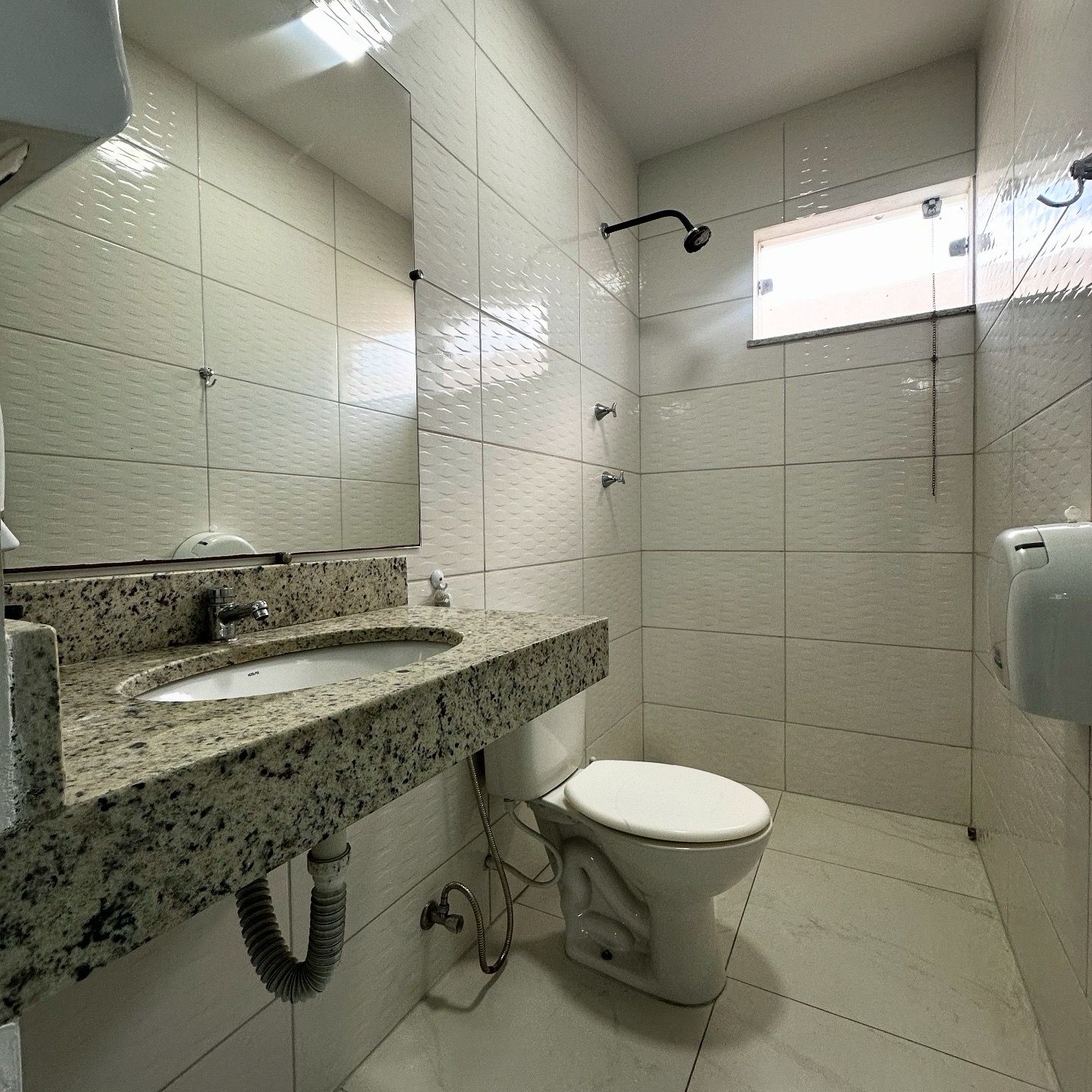Aluga Apartamento Semimobiliado  Antares ( Próximo ao ginásio de esportes ) 