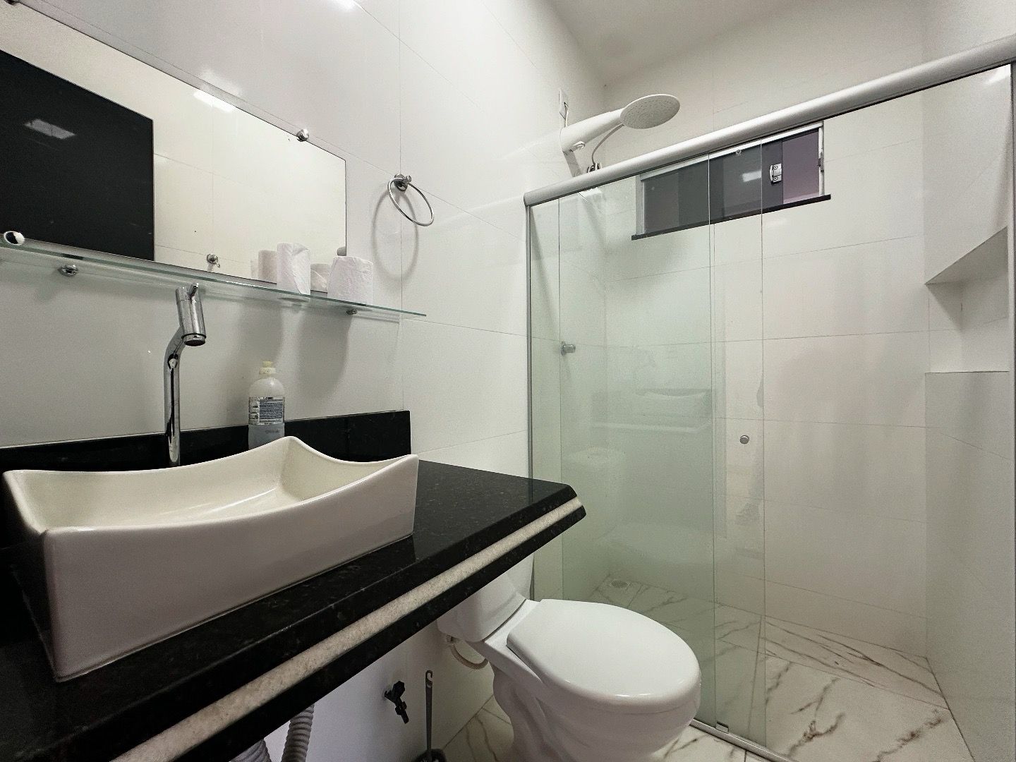Aluga Apartamento Semimobiliado  Antares ( Próximo ao ginásio de esportes ) 