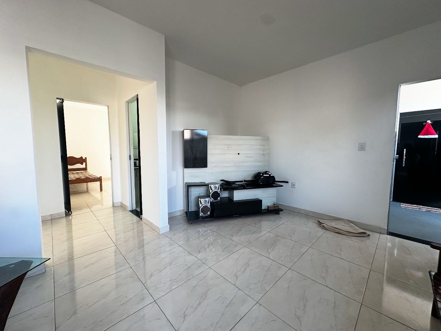 Aluga Apartamento Semimobiliado  Antares ( Próximo ao ginásio de esportes ) 
