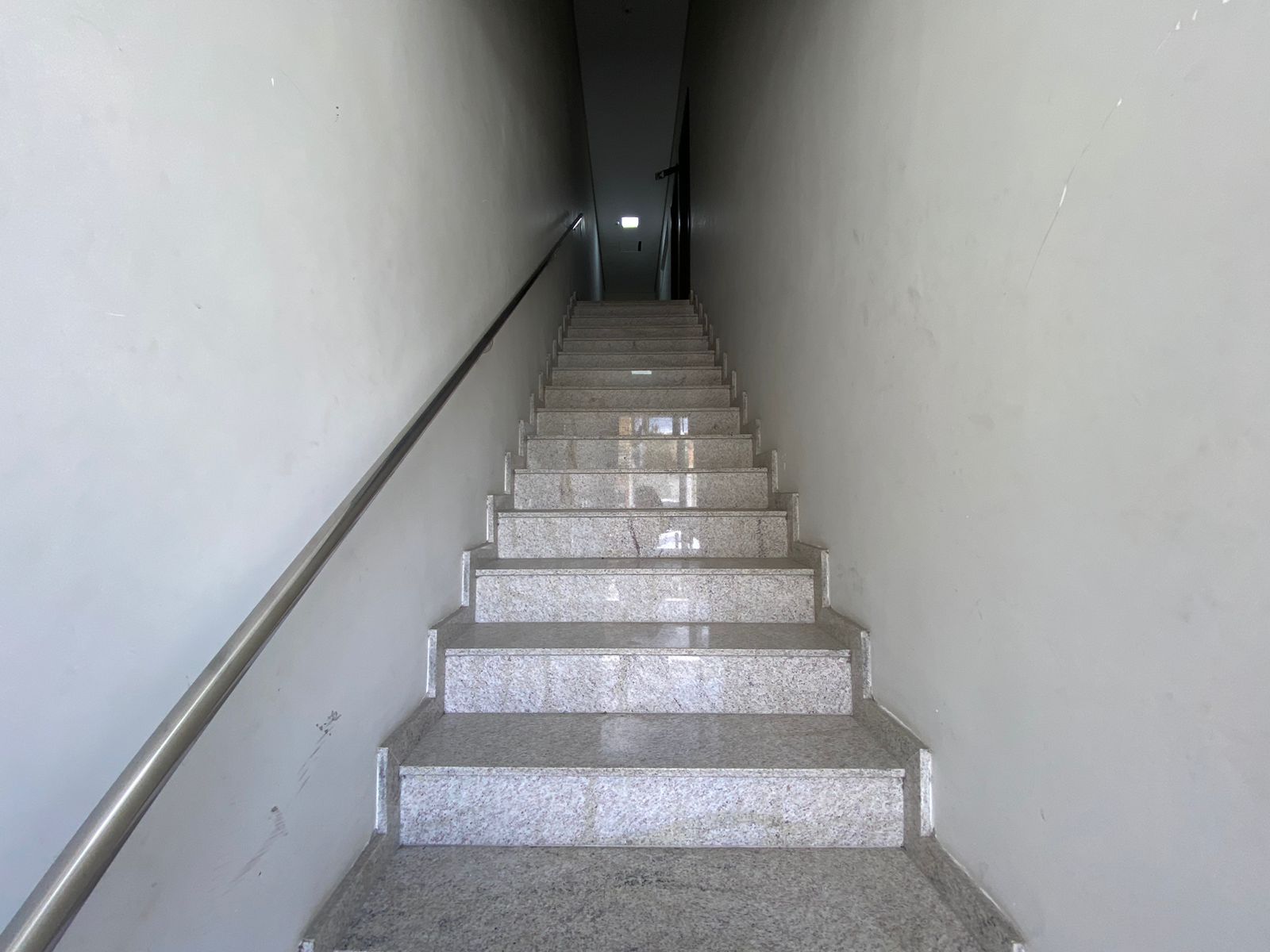 ALUGA SALA COMERCIAL NA AV. PAULINO MENDES