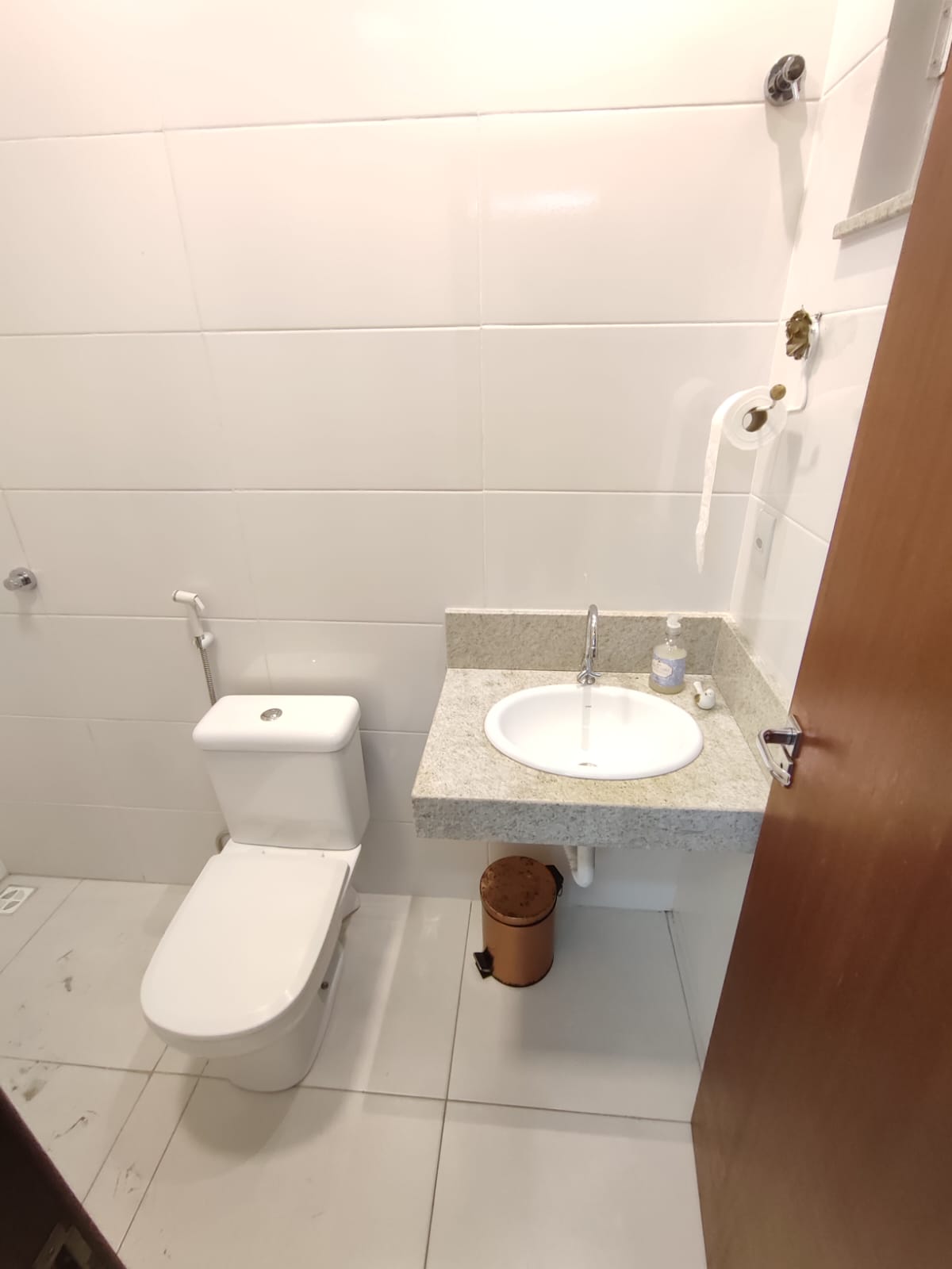 ALUGA SALA COMERCIAL NA AV. PAULINO MENDES