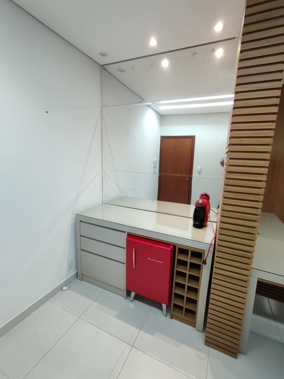 ALUGA SALA COMERCIAL NA AV. PAULINO MENDES