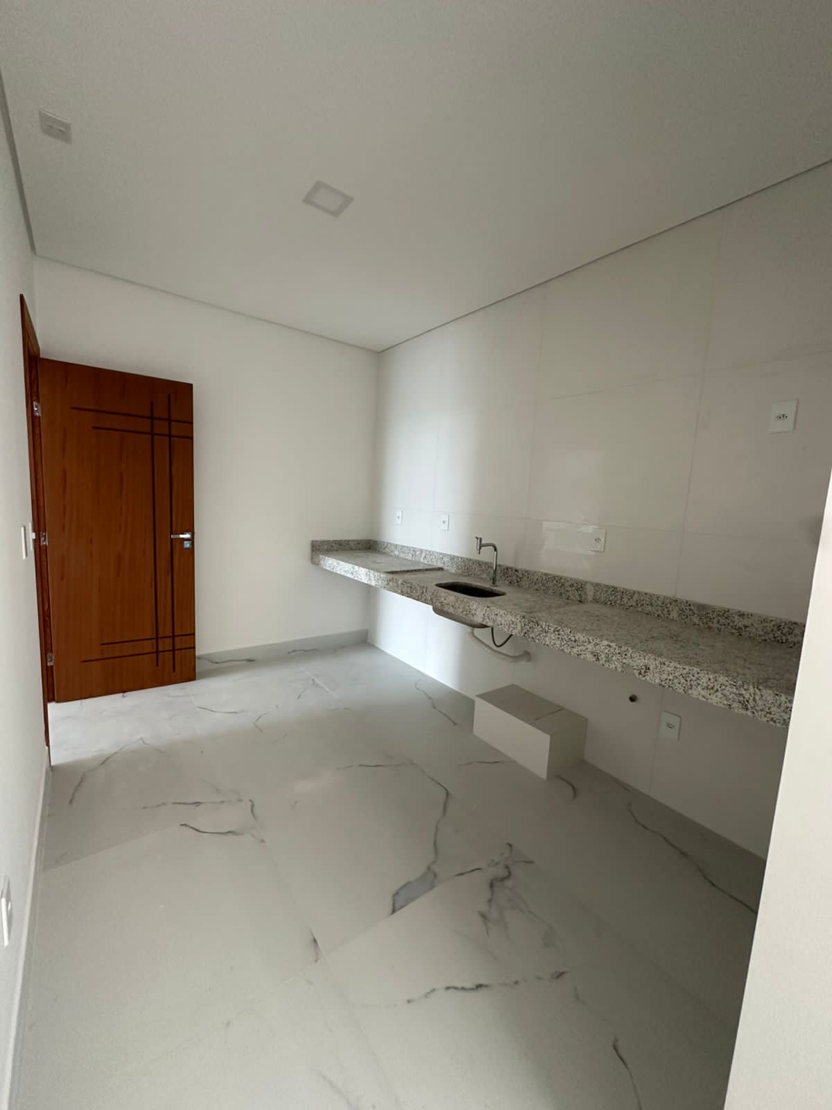 Aluga Apartamento  Mobiliado Novo no Centro (Próximo a faculdade Pitágoras)