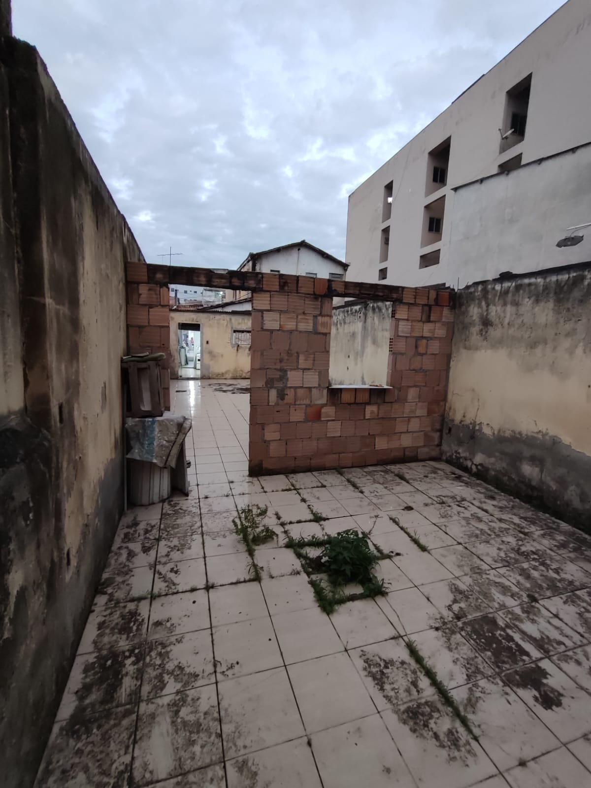 VENDE PONTO COMERCIAL NA AV. DOM PEDRO II (NO CENTRO)