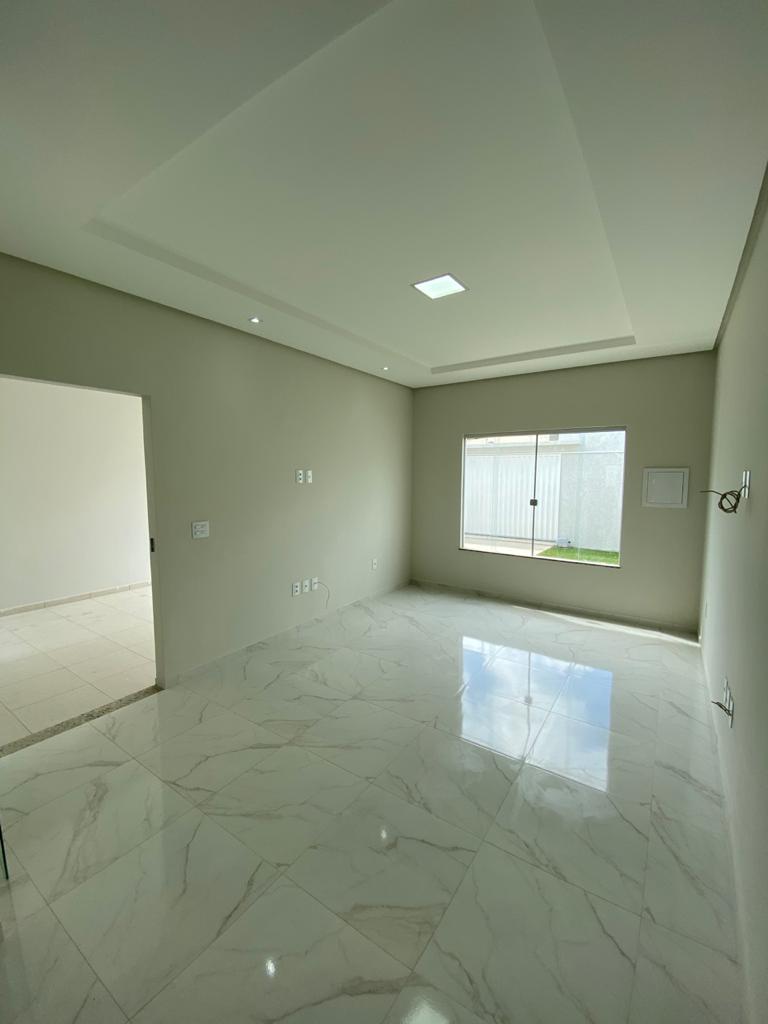 Vende casa com excelente acabamento no bairro Dinah Borges