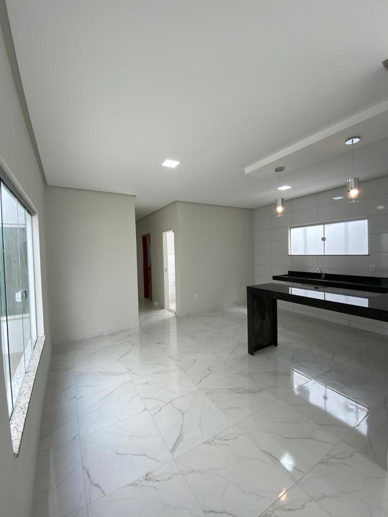 Vende casa com excelente acabamento no bairro Dinah Borges
