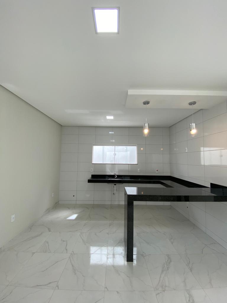 Vende casa com excelente acabamento no bairro Dinah Borges