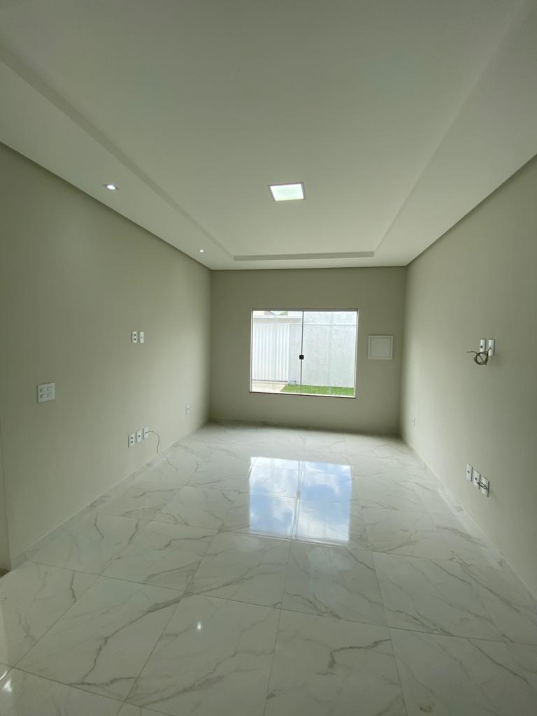 Vende casa com excelente acabamento no bairro Dinah Borges