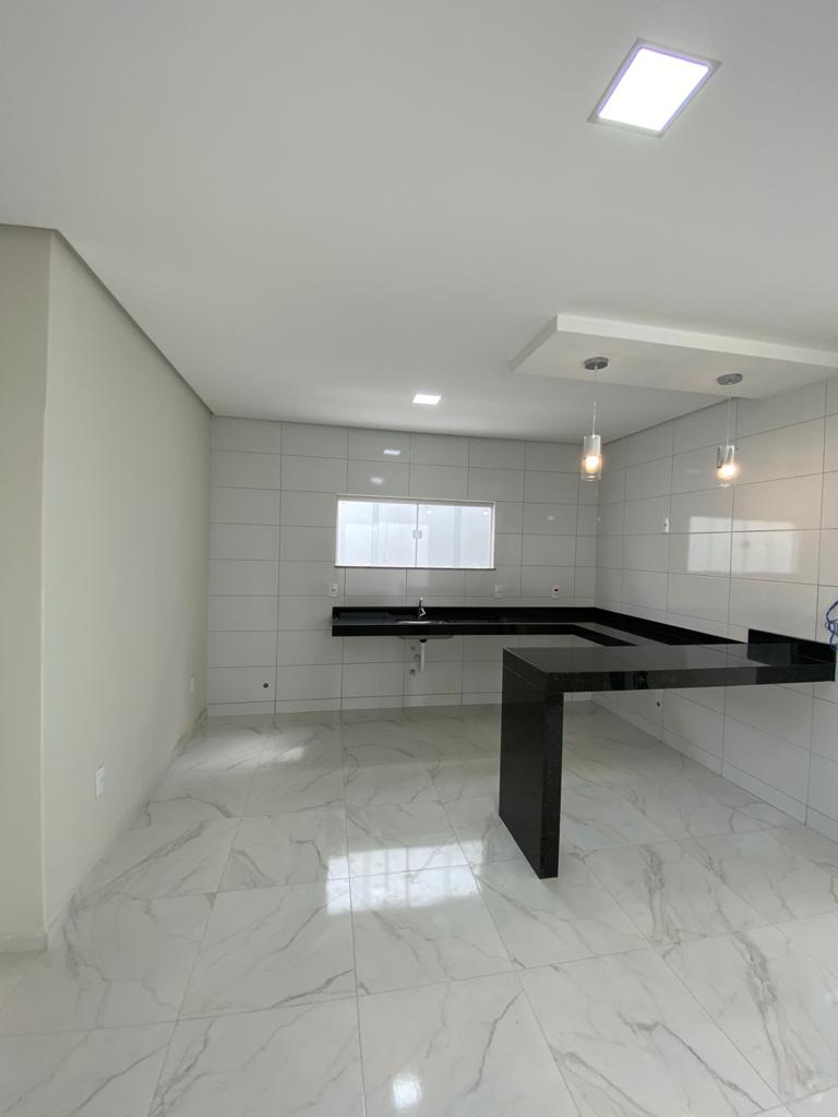 Vende casa com excelente acabamento no bairro Dinah Borges